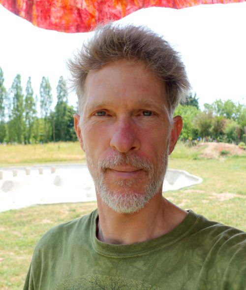 Olivier Goulet, artiste transmédia, créateur d’Onirika, professeur de Qi Gong, et massages